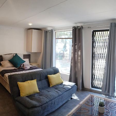 Atterbury Self Catering Studios Pretoria-Noord Extérieur photo