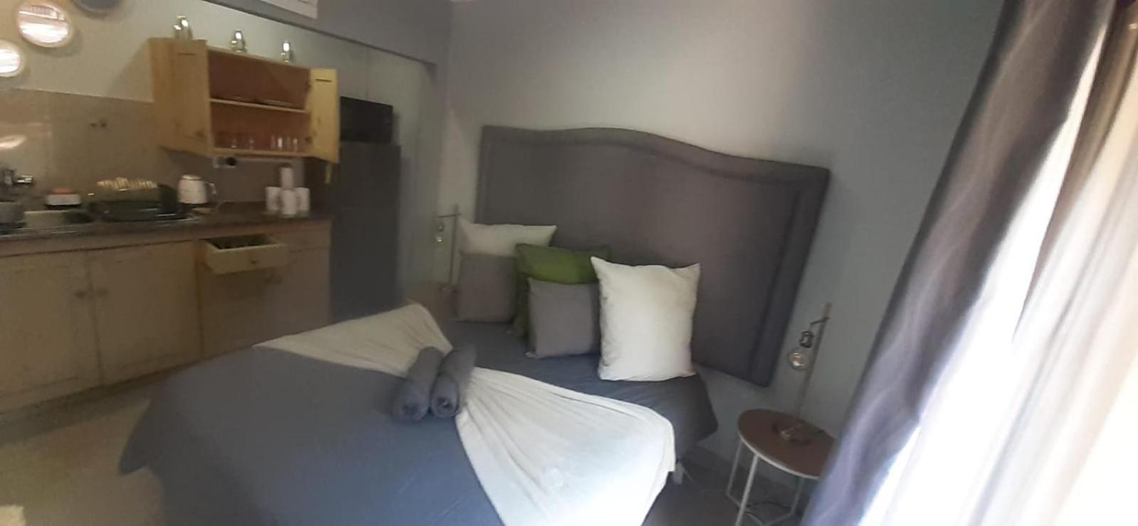 Atterbury Self Catering Studios Pretoria-Noord Extérieur photo